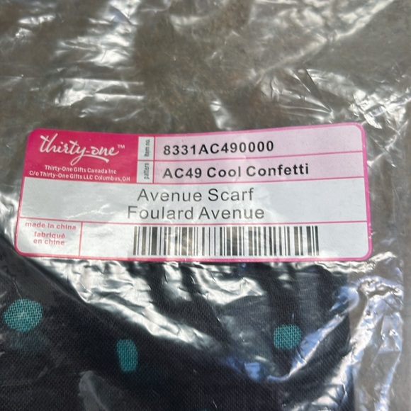 Thirty-one Avenue Fringe Scarf - New in Bag - Picture 3 of 3